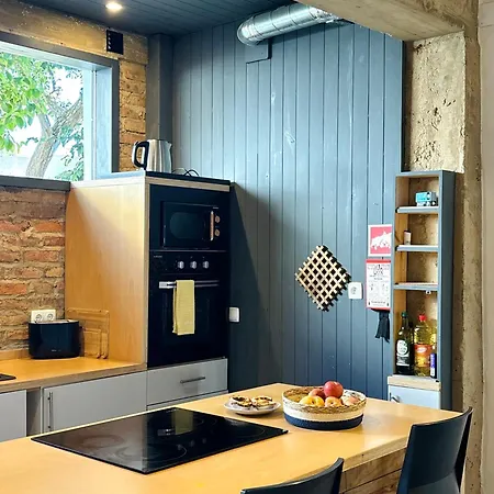 Дом отдыха Casa Da Artista - Stylish House With Plunge Pool And Lush Garden Close To Эштомбар