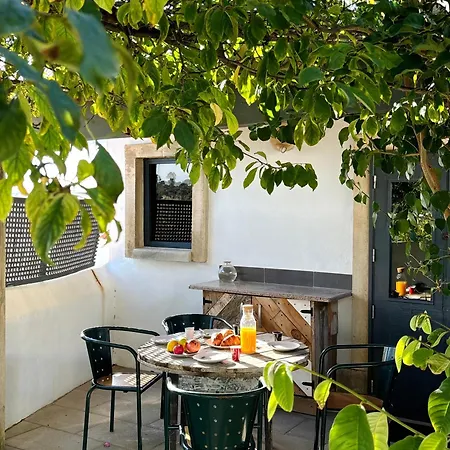 Дом отдыха Casa Da Artista - Stylish House With Plunge Pool And Lush Garden Close To *