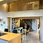 Feriehus Casa Da Artista - Stylish House With Plunge Pool And Lush Garden Close To